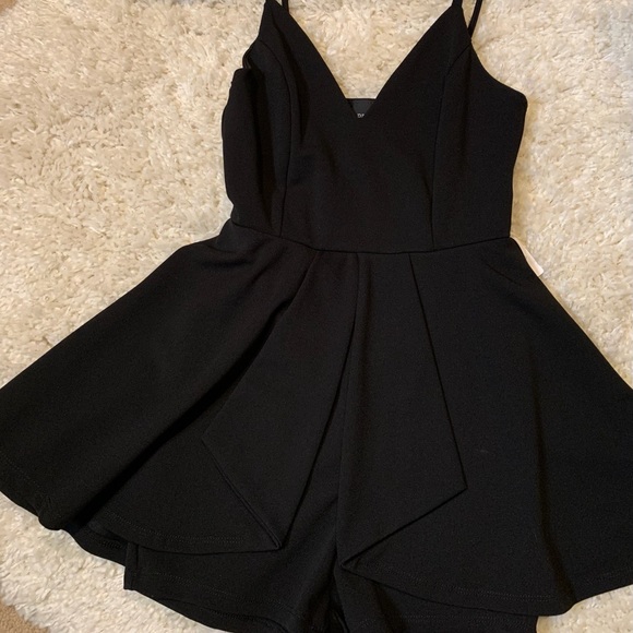 Black spaghetti strapped romper skirt. - Picture 4 of 5